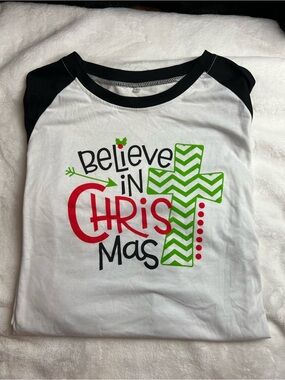 Women’s 3/4 Sleeve Raglan Tshirt - Festive Graphic- Believe in Christmas